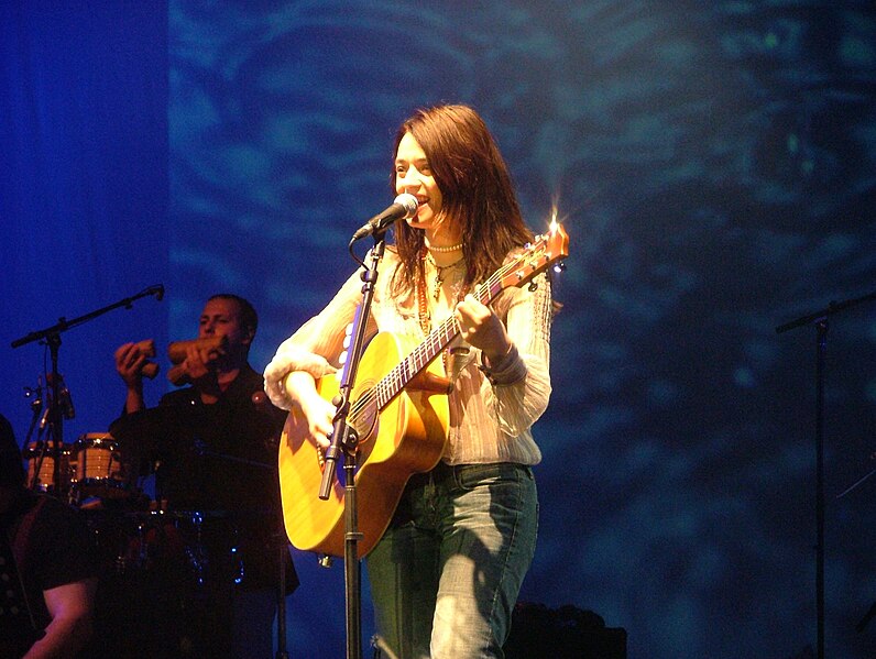 File:Carmen Consoli, Firenze 17 maggio 2006.jpg