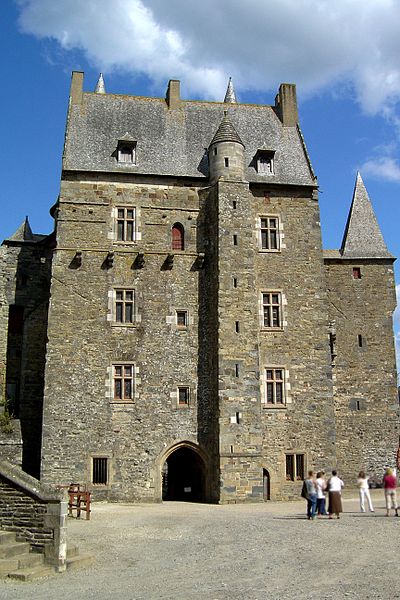 File:Castle-Vitre-France2.jpg