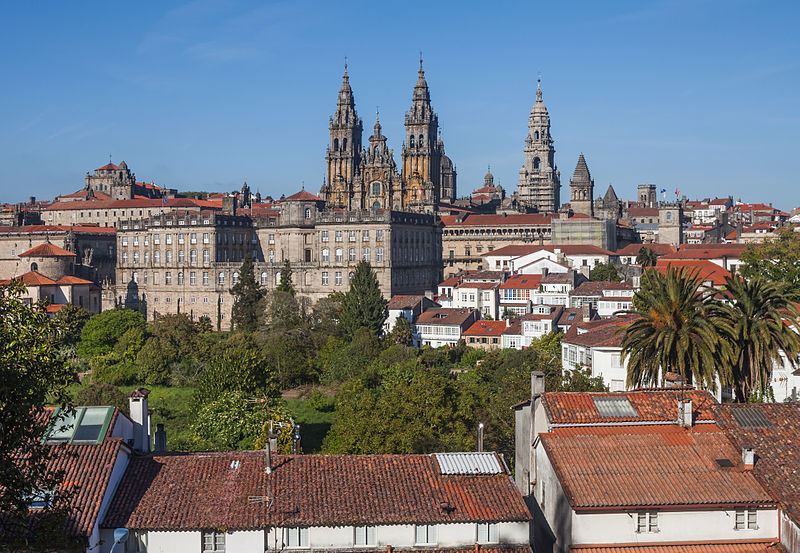 File:Catedral e parte traseira do Pazo de Raxoi. Santiago de Compostela. Galiza 2013-3.jpg
