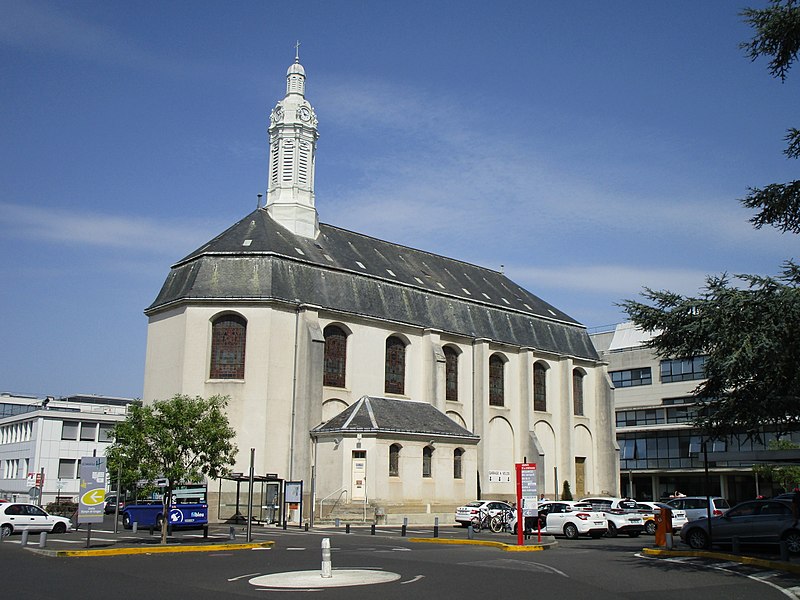 File:Chapelle Hôpital Bretonneau 2.jpg