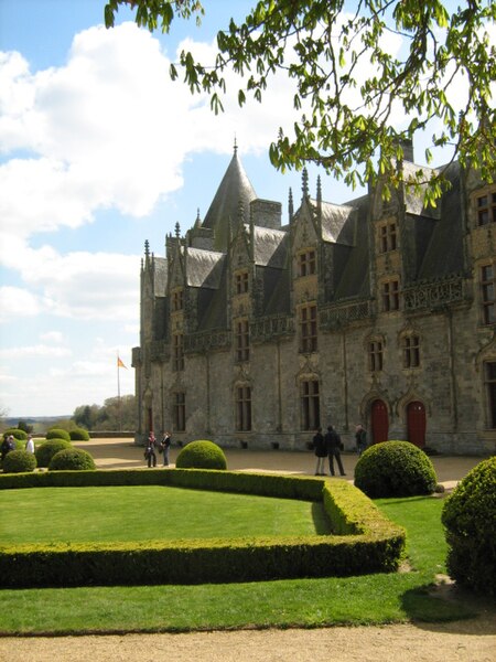 File:ChateaudeJosselinJardinFrancais.jpg