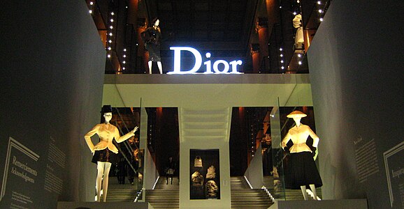 Christian Dior (Moscow exhibition, 2011) 1.jpg