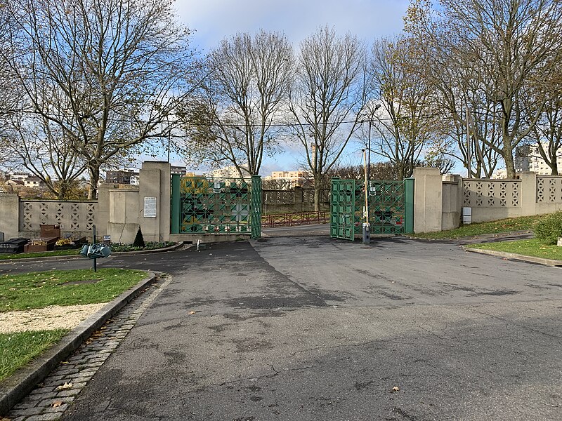 File:Cimetière nouveau Montreuil Seine St Denis 16.jpg