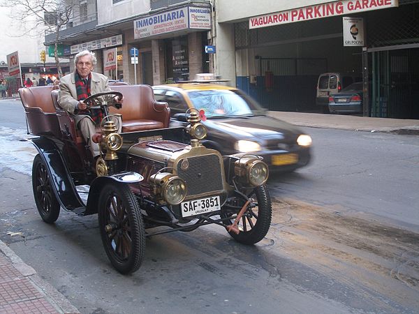 A 1904 Clément-Bayard AC2K (twin-cylinder) in Montevideo, Uruguay