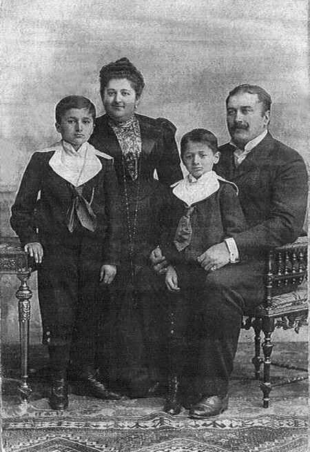 ไฟล์:Constantin, Elisa, Xandi, Georg Wassilko von Serecki 1901.jpg