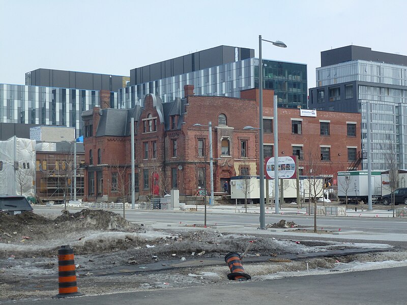 File:Construction in the West Don Lands, Toronto, 2014 03 25 (19).JPG - panoramio.jpg