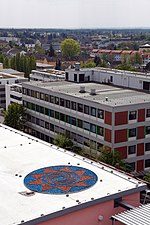 Crop Circle Skulptur auf dem Dach