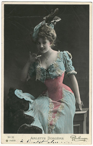 File:DORGÈRE, Arlette Étoile. 12. Photo Reutlinger.jpg