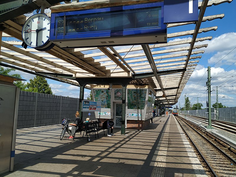 File:Dach Bauarbeiten Bahnhof Berlin-Karow.jpg