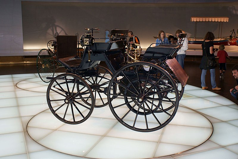 File:Daimler Motorkutsche 1886 LSide MBMuse 9June2013 (14796978610).jpg