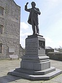 David Lloyd George statue, Caernarfon - geograph.org.uk - 163316.jpg