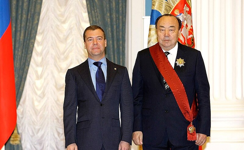 File:Dmitry Medvedev at award ceremonies (2010-07-26) 08.jpg