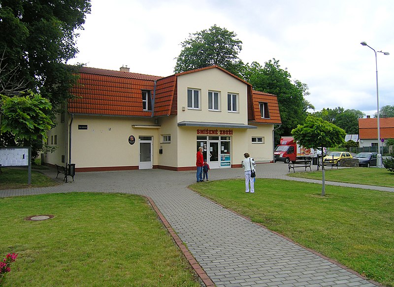 File:Dobřejovice, Municipal Office.jpg