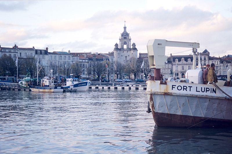 File:Dragage du Bassin d'Échouage du Vieux-Port de La Rochelle en 2000 (11).jpg