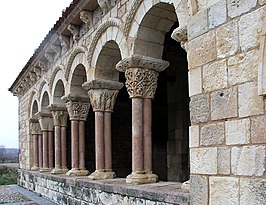 Pórtico de la iglesia románica de Duratón.