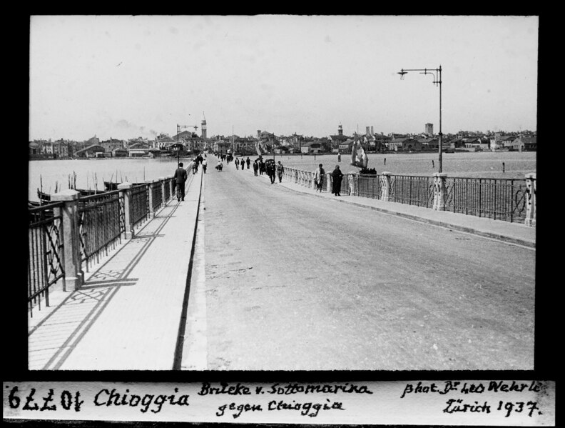 File:ETH-BIB-Chioggia, Brücke von Sottomarina gegen Chioggia-Dia 247-10779.tif