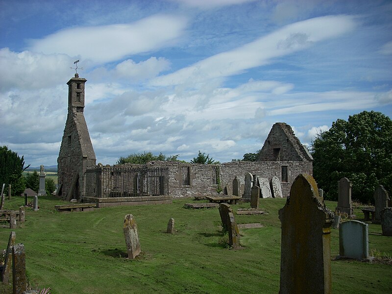 File:Eassie churchyard, Angus 01.jpg