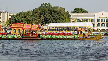 เรือเอกไชยเหินหาว