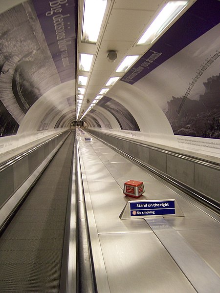 File:Fahrtreppe london.JPG