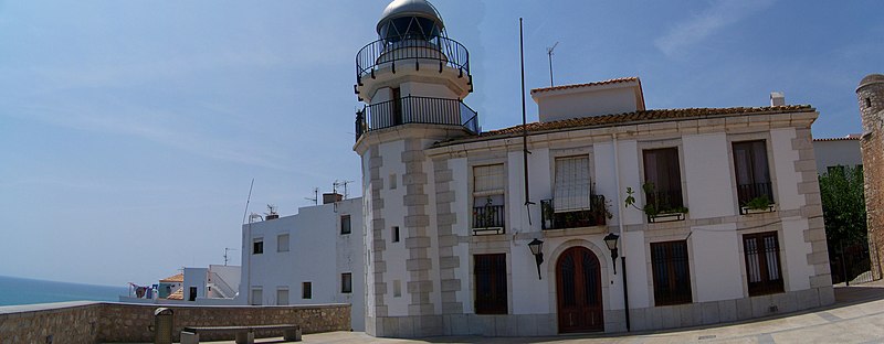 File:Faro de Peñiscola - panoramio.jpg