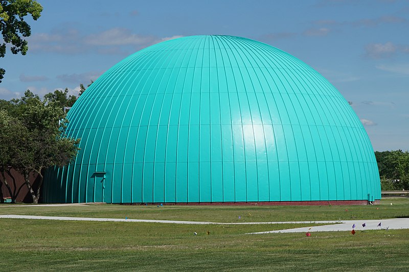 File:Flint July 2018 12 (Robert T. Longway Planetarium).jpg