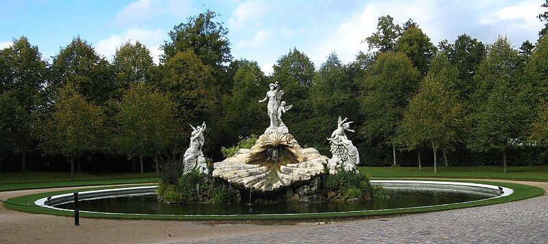 File:Fountain of Love, Cliveden, from south.JPG