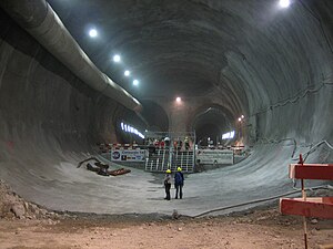 Tunnel de base du Saint-Gothard : Jonction avec la voie de déviation vers l’autre tube à Faido (Tessin)