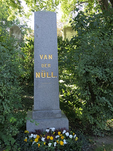 File:Grab von Eduard van der Nüll auf dem Wiener Zentralfriedhof.JPG