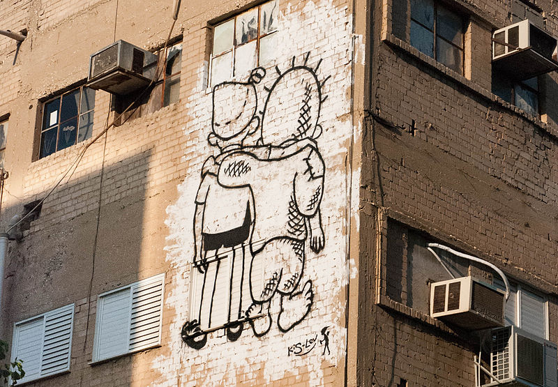 File:Graffiti Tel Aviv, Ha-Rav Yitskhak Yedidya Frenkel St - close up.jpg