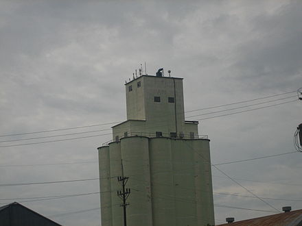 The grain elevator in Clarendon