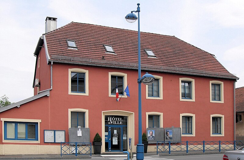 File:Grand-Charmont, Hôtel de ville.jpg