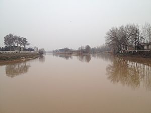 Великий Ферганський канал (Карадар'їнський тракт) поблизу міста Андіжан