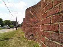 A view of the wall's South Side, along 13th St. SW. Note the sinusoidal undulations Great Serpentine Wall.jpg