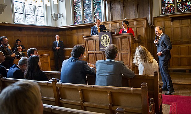 Lynch lecturing to Dutch ministers on EU-US cooperation at Leiden University, 1 June 2016