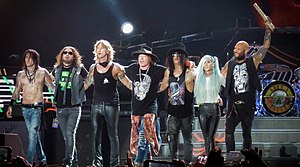 Guns N' Roses posing for a Curtain call after a concert in 2016. Guns n'Roses Palacio de los Deportes 30-11-2016 (31366316670).jpg