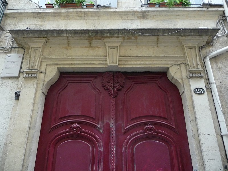 File:Hôtel de Montferrier (Montpeller) - Llinda porta principal.jpg