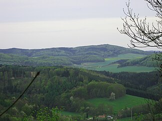 View from Marth over the Leinetal with the Eckstieg (front) south-south-east to the Höheberg with the Junkerkuppe (center right)