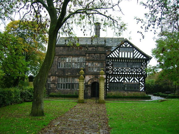 Hall i' th' Wood