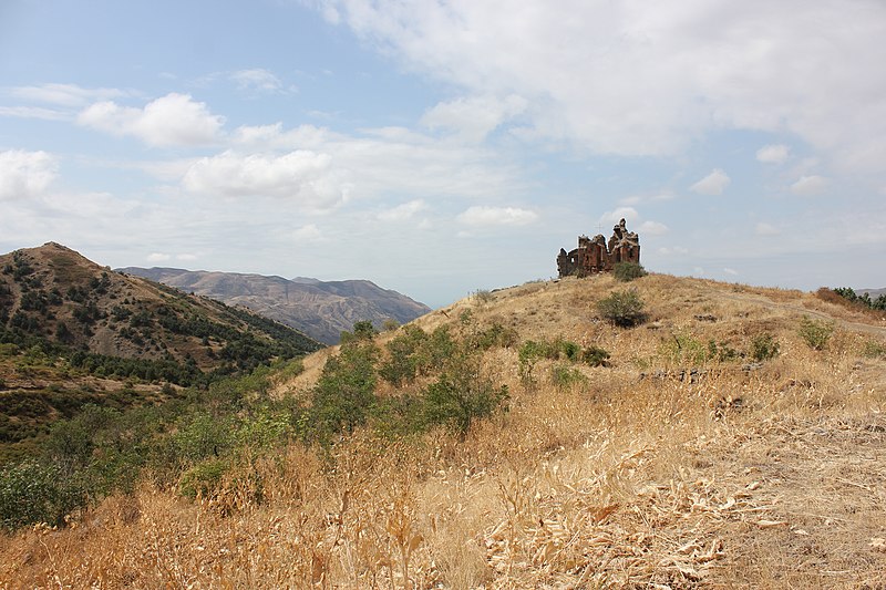 File:Havuts Tar (Amenaprkich church) 08092019 (13).jpg