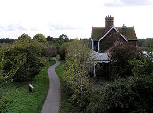 Hellingly Bahnhof im Jahr 2008.jpg