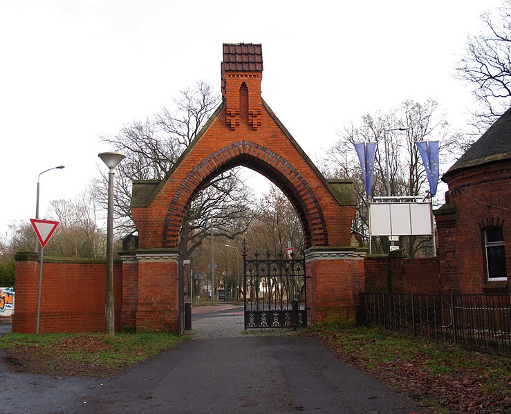 File:Hermannswerder Tor.jpg