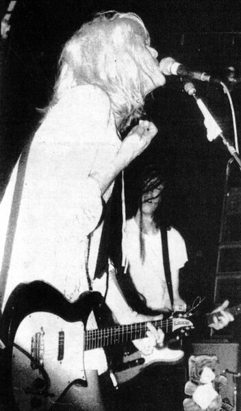 Love and Erlandson performing with Hole, c. 1989.