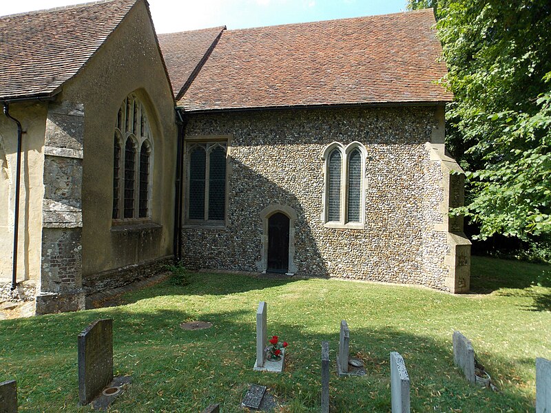 File:Holy Trinity Church, Takeley - chancel from south.jpg