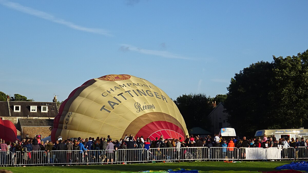 hot air balloon scotland