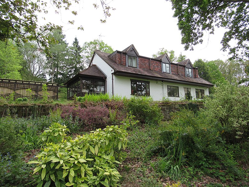 File:House by Randan Wood - geograph.org.uk - 6141345.jpg