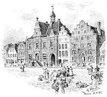 Der Marktplatz mit dem Rathaus um 1895