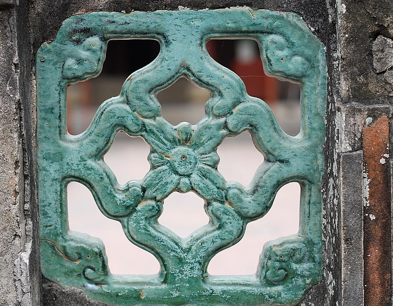 File:Imperial symbol in Ninh Binh.jpg