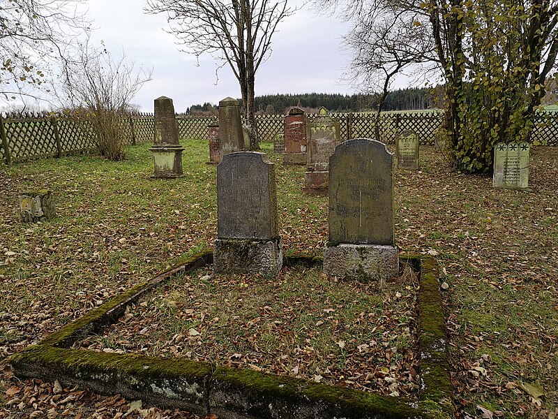 Datei:Jüdischer Friedhof Goddelsheim.jpg