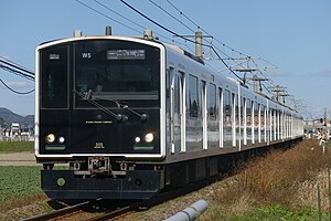 筑肥線を走行する305系電車 （加布里駅 - 一貴山駅 2019年1月）