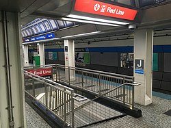 Jackson station transfer tunnel entrance, Blue.jpg